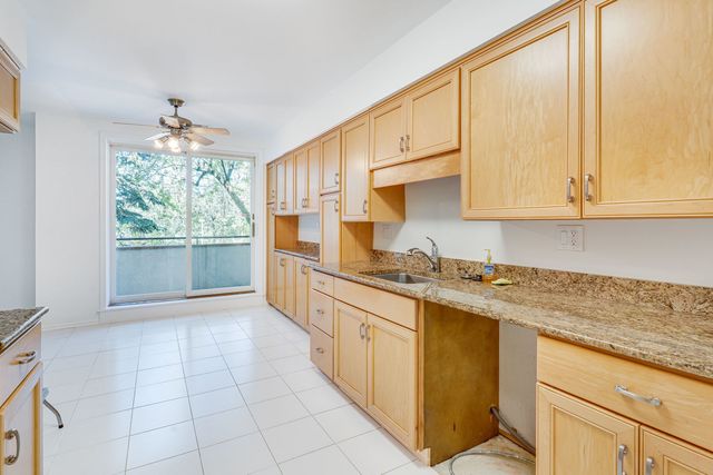 6400 N Cicero Avenue 212, Lincolnwood, IL 60712