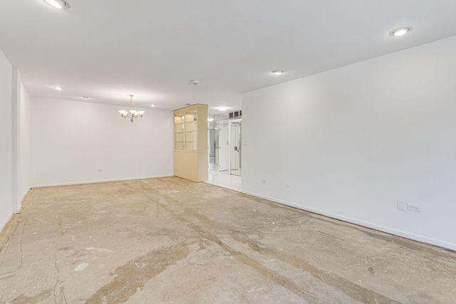 6400 N Cicero Avenue 212, Lincolnwood, IL 60712