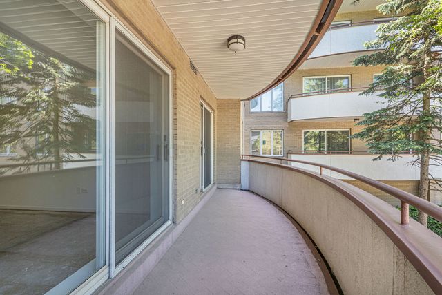 6400 N Cicero Avenue 212, Lincolnwood, IL 60712