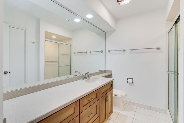 6400 N Cicero Avenue 212, Lincolnwood, IL 60712