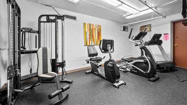 6400 N Cicero Avenue 212, Lincolnwood, IL 60712