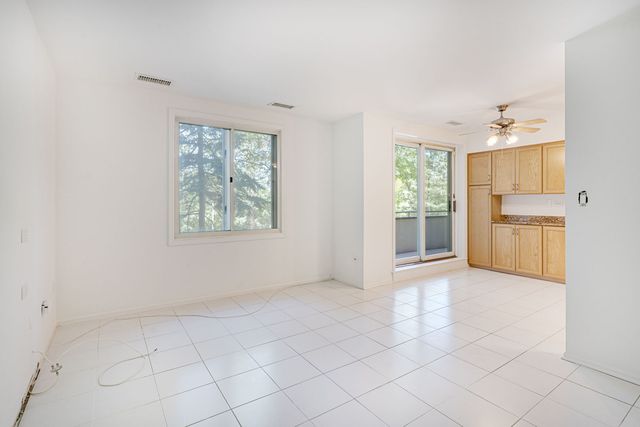 6400 N Cicero Avenue 212, Lincolnwood, IL 60712