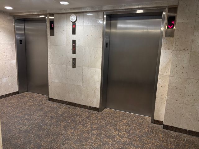 6400 N Cicero Avenue 212, Lincolnwood, IL 60712
