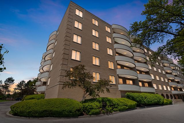 6400 N Cicero Avenue 212, Lincolnwood, IL 60712