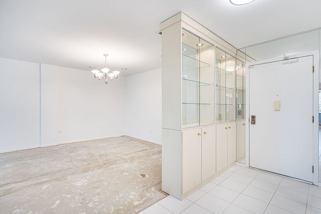 6400 N Cicero Avenue 212, Lincolnwood, IL 60712