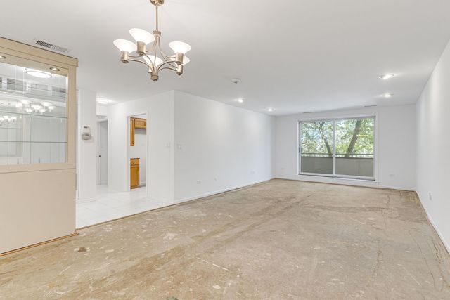 6400 N Cicero Avenue 212, Lincolnwood, IL 60712
