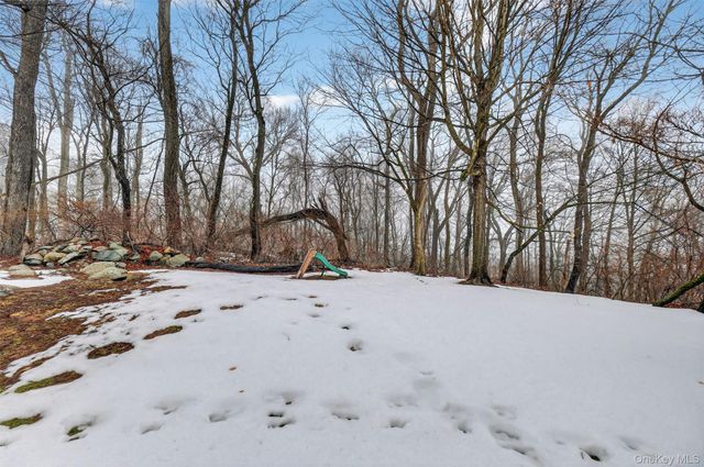 3158 Stoneleigh Court, Yorktown Heights, NY 10598