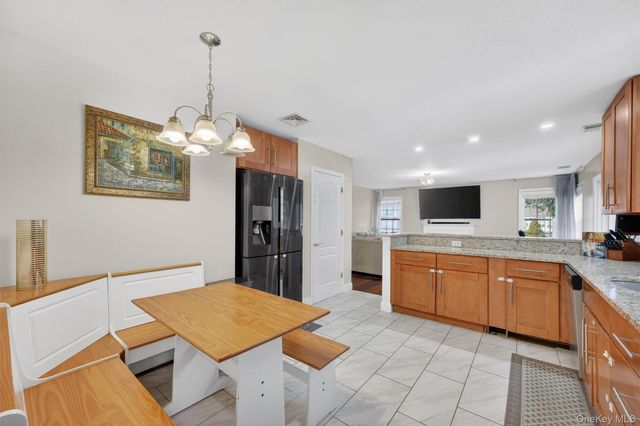 3158 Stoneleigh Court, Yorktown Heights, NY 10598