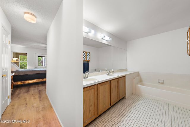 107 Deerfield Drive, Manahawkin, NJ 08050