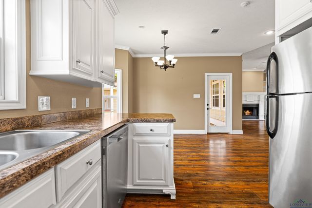 411 W Austin, Jefferson, TX 75657