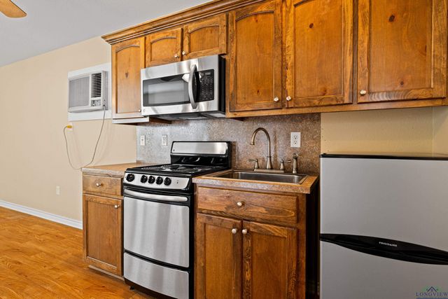 411 W Austin, Jefferson, TX 75657