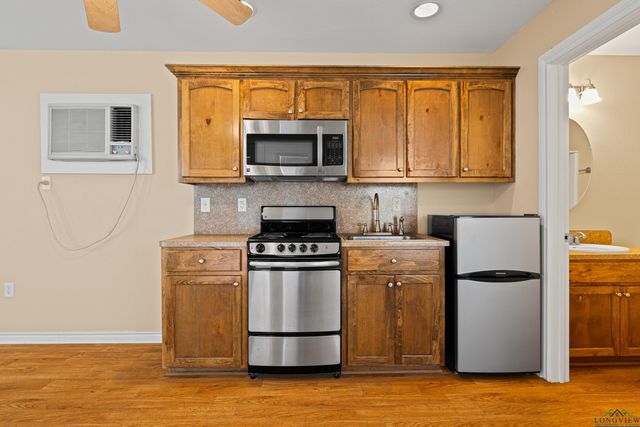 411 W Austin, Jefferson, TX 75657