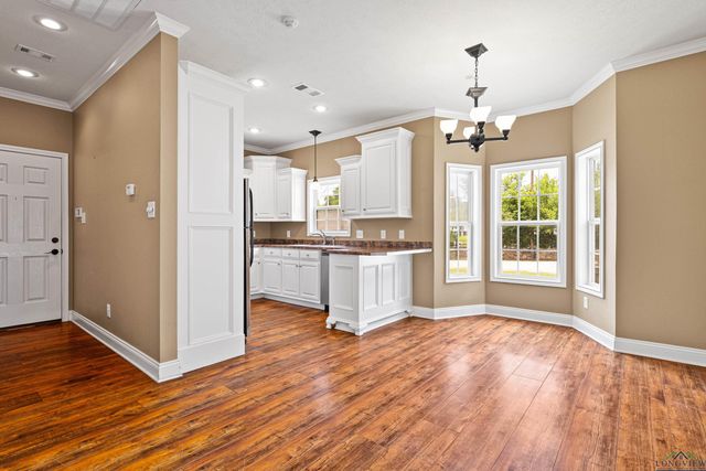 411 W Austin, Jefferson, TX 75657