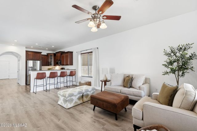 220 W Camino Espiga, Sahuarita, AZ 85629