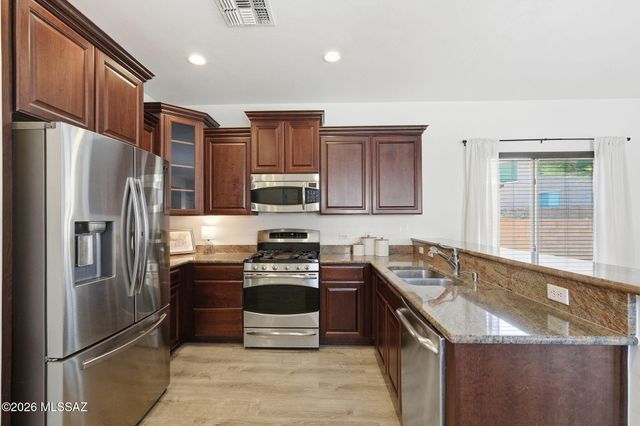 220 W Camino Espiga, Sahuarita, AZ 85629