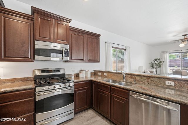 220 W Camino Espiga, Sahuarita, AZ 85629