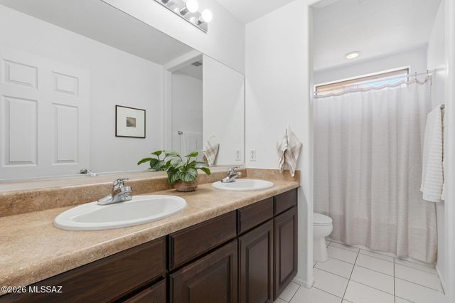 220 W Camino Espiga, Sahuarita, AZ 85629