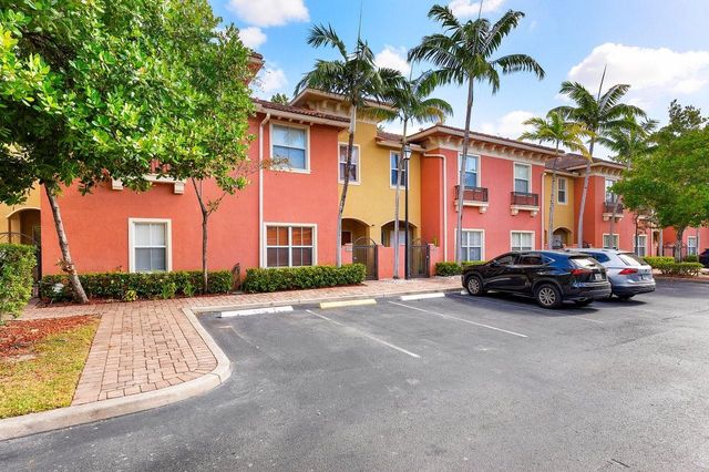 2851 W Prospect Rd 506, Tamarac, FL 33309