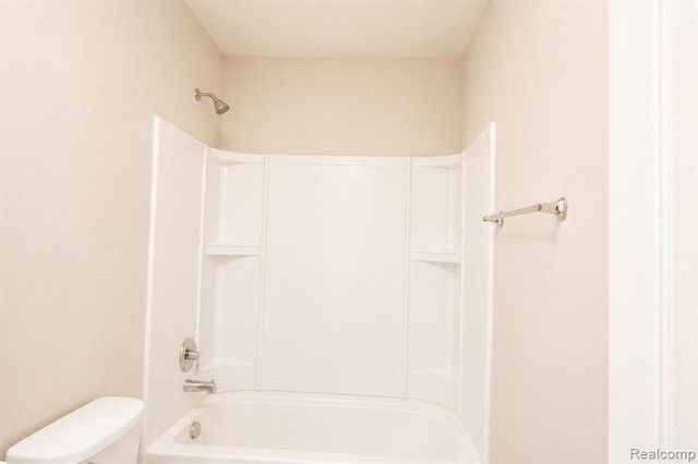 2940 Glenbar Circle, Rochester Hills, MI 48307