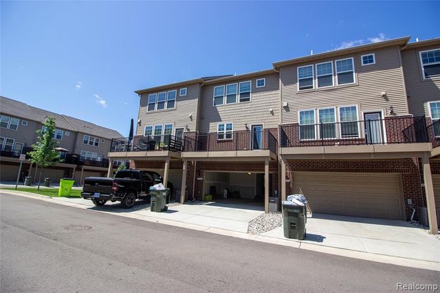 2940 Glenbar Circle, Rochester Hills, MI 48307