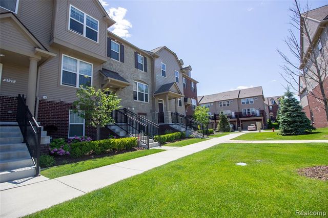 2940 Glenbar Circle, Rochester Hills, MI 48307