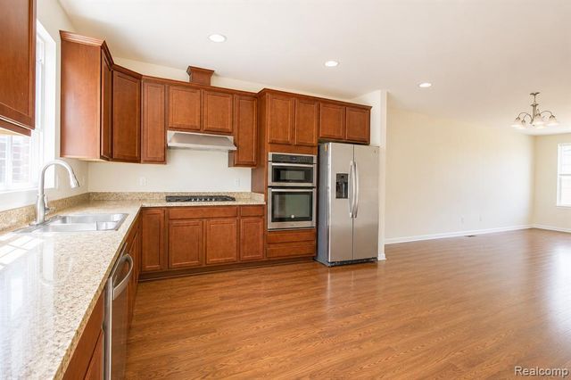 2940 Glenbar Circle, Rochester Hills, MI 48307