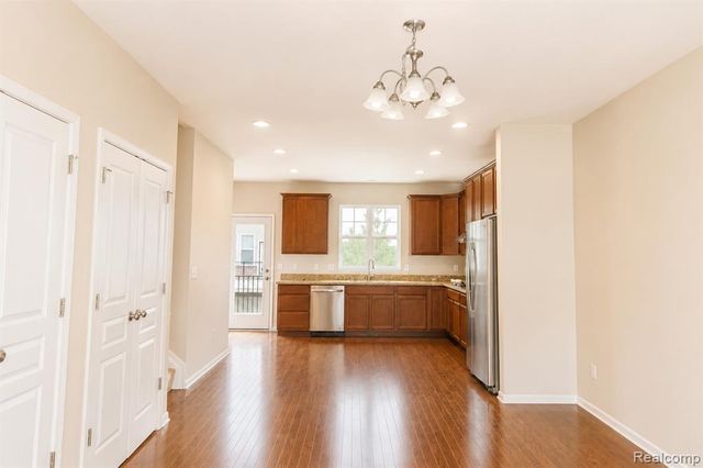 2940 Glenbar Circle, Rochester Hills, MI 48307