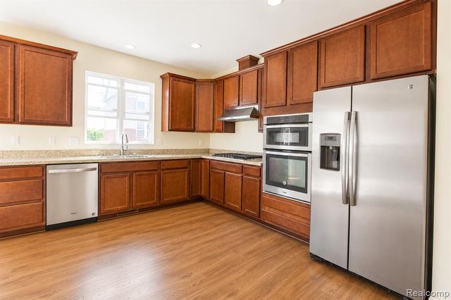 2940 Glenbar Circle, Rochester Hills, MI 48307