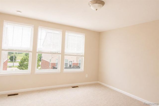 2940 Glenbar Circle, Rochester Hills, MI 48307