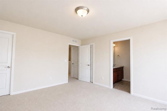 2940 Glenbar Circle, Rochester Hills, MI 48307