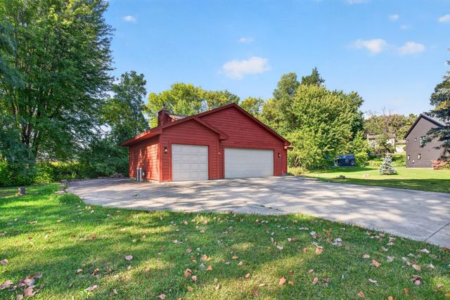 2633 Nightingale Court, Chaska, MN 55318