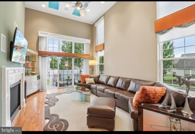 307 INGLETON CT, Warrington, PA 18976