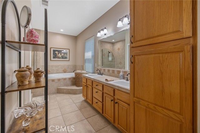 6030 W Country Court, Visalia, CA 93277