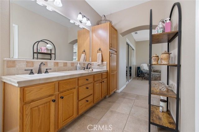 6030 W Country Court, Visalia, CA 93277