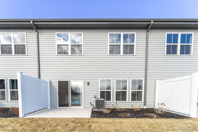 1076 W 20TH AVENUE, Oshkosh, WI 54902