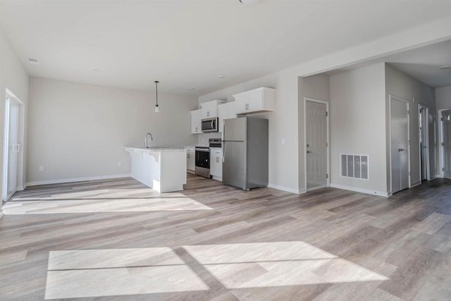 1076 W 20TH AVENUE, Oshkosh, WI 54902