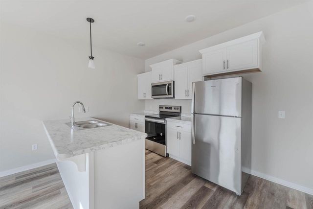 1076 W 20TH AVENUE, Oshkosh, WI 54902