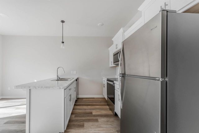 1076 W 20TH AVENUE, Oshkosh, WI 54902