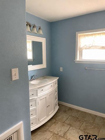 983 E Main Street, Van, TX 75790