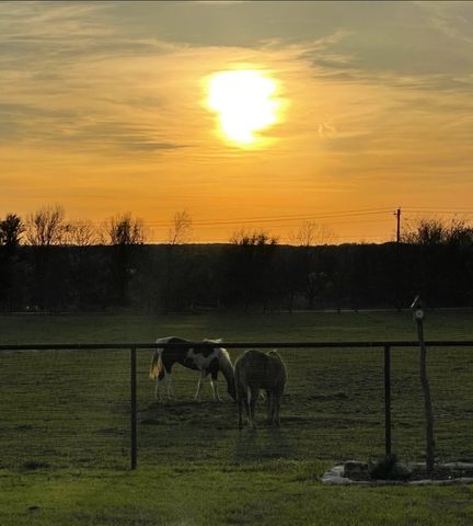 8928 County Road 1232, Godley, TX 76044