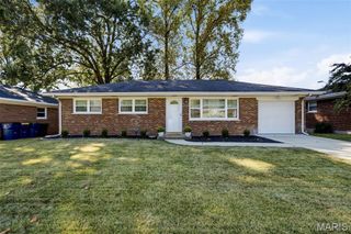 8635 Villa Crest Drive, Crestwood, MO 63126