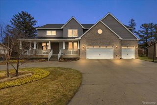 3256 Ledgewood Court E, Commerce Charter Township, MI 48382