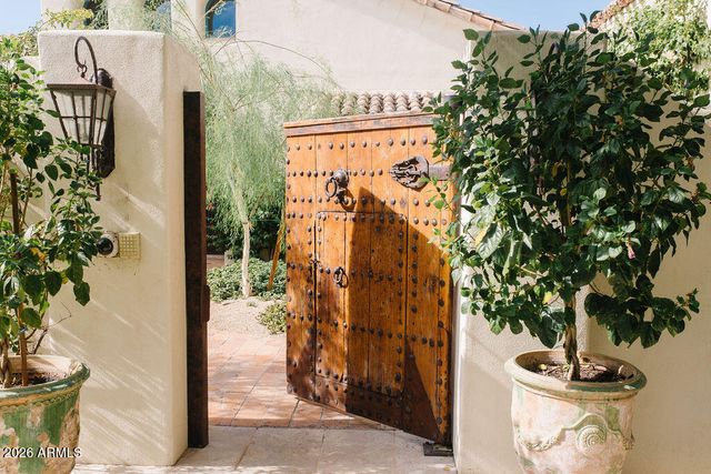 8500 N GOLF Drive, Paradise Valley, AZ 85253