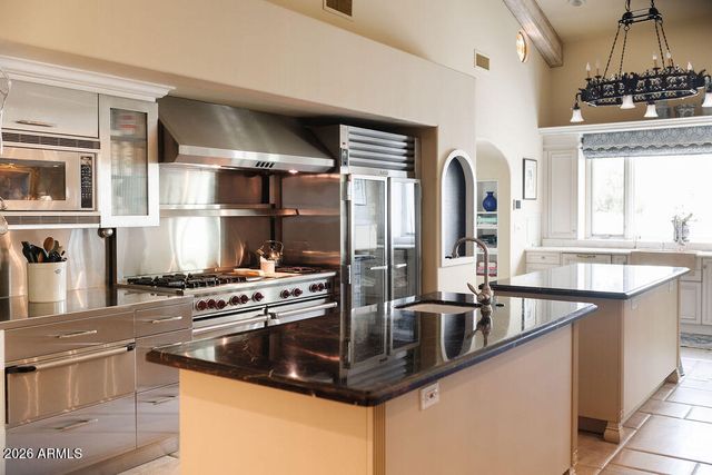 8500 N GOLF Drive, Paradise Valley, AZ 85253