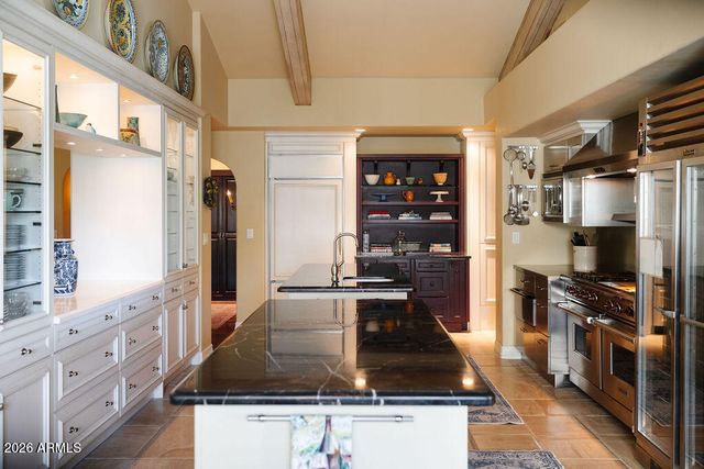 8500 N GOLF Drive, Paradise Valley, AZ 85253