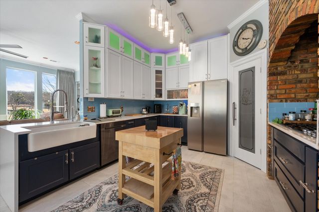 5211 Vicksburg Drive, Arlington, TX 76017