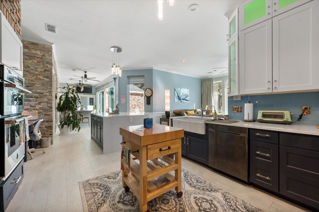 5211 Vicksburg Drive, Arlington, TX 76017