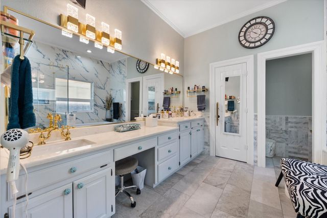 5211 Vicksburg Drive, Arlington, TX 76017