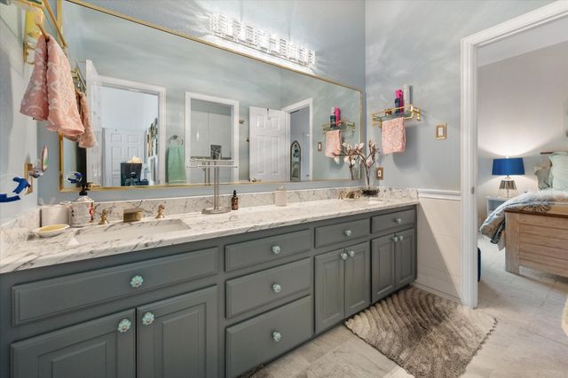 5211 Vicksburg Drive, Arlington, TX 76017