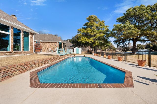 5211 Vicksburg Drive, Arlington, TX 76017